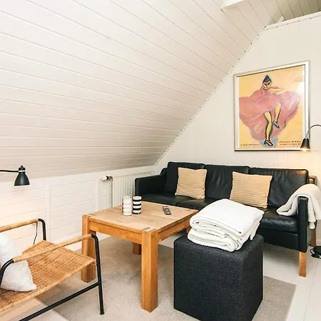 Apartment 4 Person In *