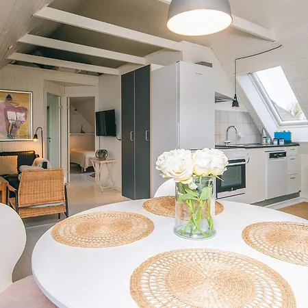 Apartment 4 Person In *
