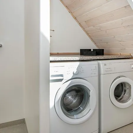 アパート 4 Person In