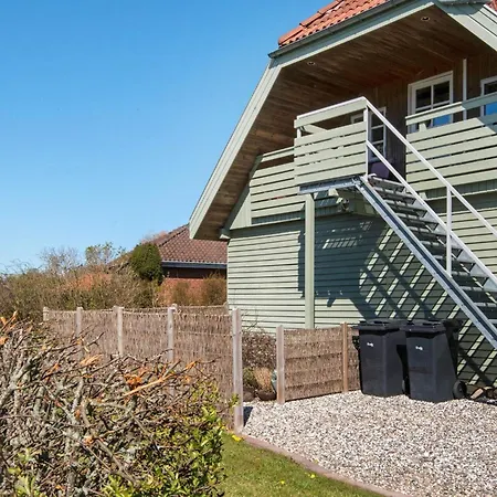 4 Person In アパート ボルコップ