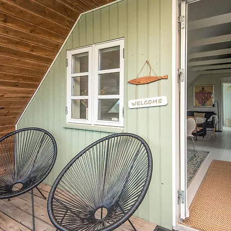 Apartment 4 Person In *